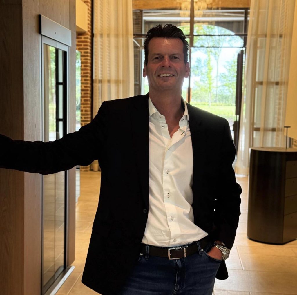 Wij stellen graag aan u voor