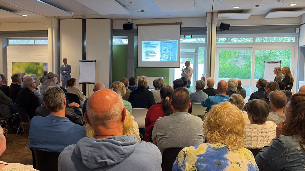 Werkbezoek bijeenkomst ontwikkelingen rond het winkel- en ontmoetingsgebied, de sporthal en de toekomst van deze belangrijke plek in de wijk de Heeg.